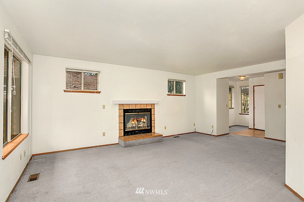 2134 Southeast 8th Place Renton, WA 98057 - Photo 3 of 18 Gallery Image 3