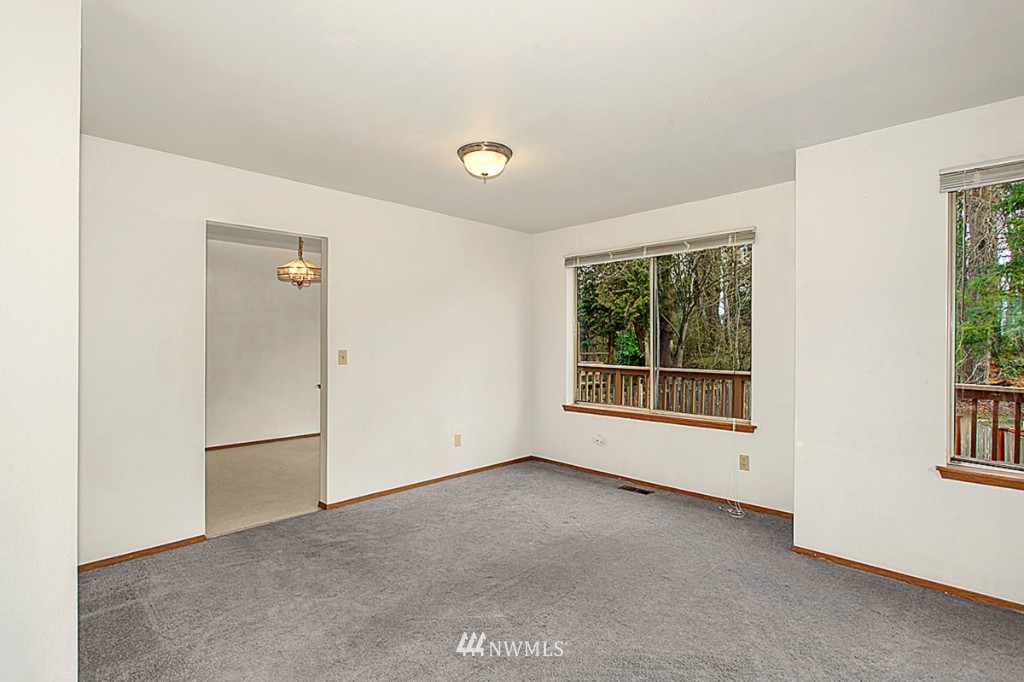 2134 Southeast 8th Place Renton, WA 98057 - Photo 4 of 18 Gallery Image 4