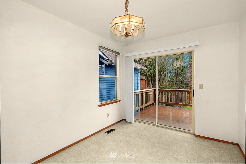 2134 Southeast 8th Place Renton, WA 98057 - Photo 5 of 18 Gallery Image 5