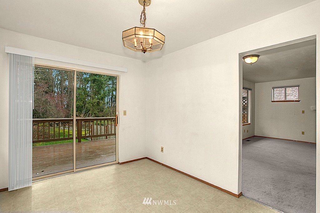 2134 Southeast 8th Place Renton, WA 98057 - Photo 6 of 18 Gallery Image 6