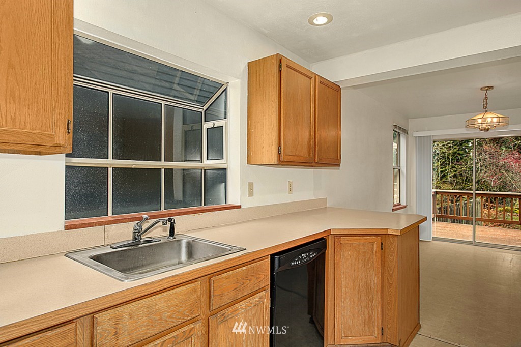 2134 Southeast 8th Place Renton, WA 98057 - Photo 8 of 18 Gallery Image 8