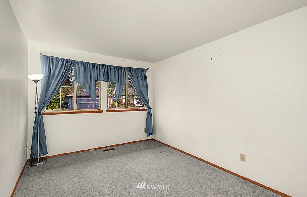 2134 Southeast 8th Place Renton, WA 98057 - Photo 10 of 18 Gallery Image 10