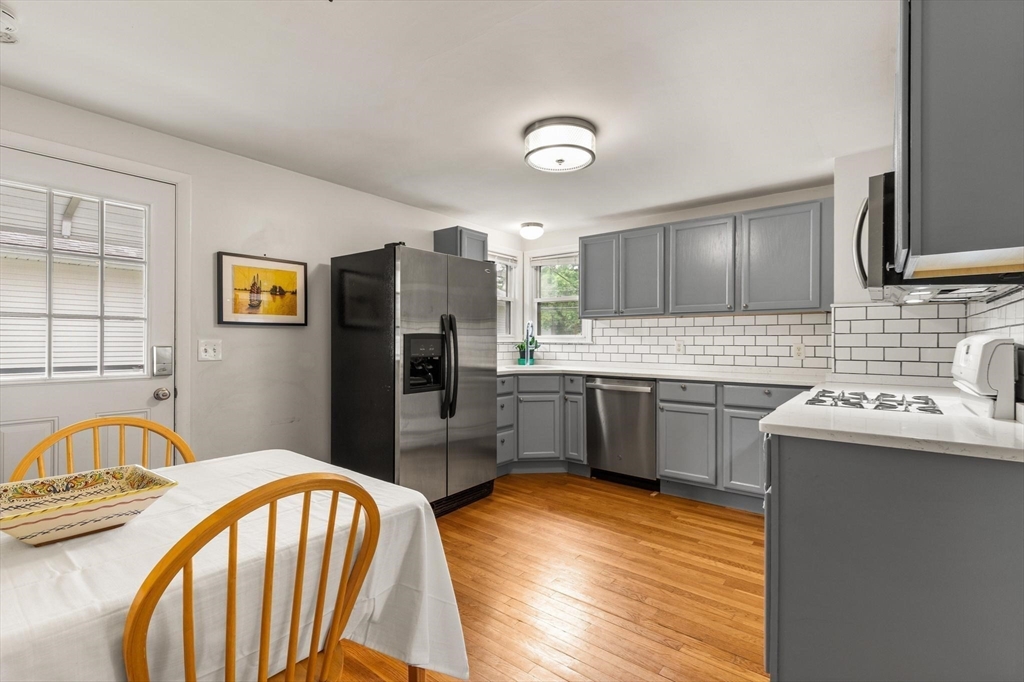 301 Hardy Pond Road Waltham, MA 02451 - Photo 8 of 22