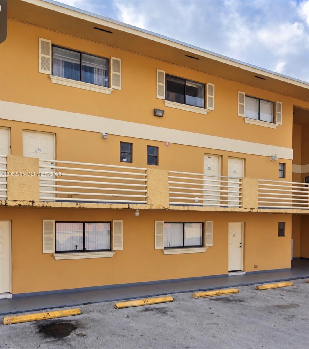 180 Royal Palm Road, Unit 218 Hialeah, FL 33016 - Photo 17 of 19 Gallery Image 17