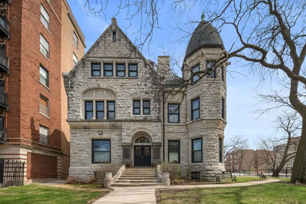 $3,850 | 4545 South Drexel Boulevard, Unit 1B, Chicago, IL 60653