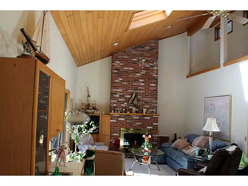 215 New Road Exeter, RI 02822 - Photo 9 of 23 Living Room.