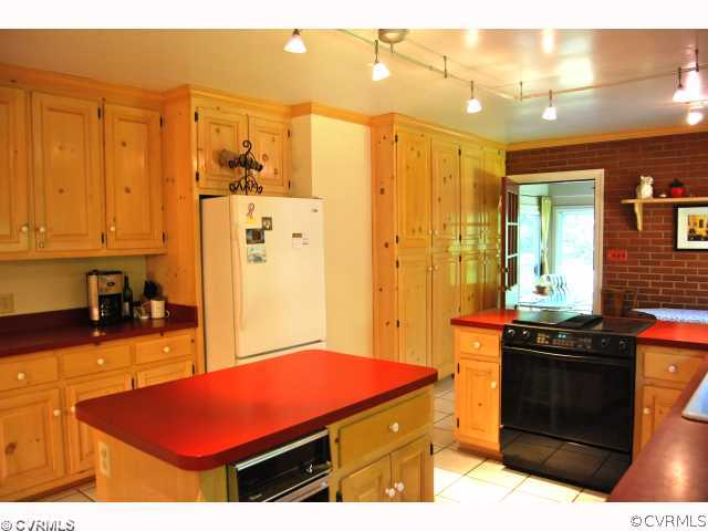 4332 Knob Road Richmond, VA 23235 - Photo 6 of 12 Kitchen - Gorgeous wood cabinetry throughout the k