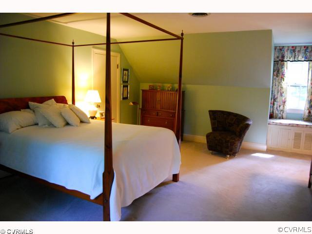 4332 Knob Road Richmond, VA 23235 - Photo 10 of 12 Bedroom - The Master Bedroom includes a cedar clos