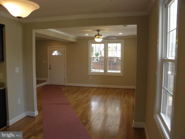 304 East Glebe Road Alexandria, VA 22305 - Photo 2 of 21 Interior (General)