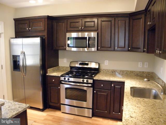 304 East Glebe Road Alexandria, VA 22305 - Photo 11 of 21 Kitchen