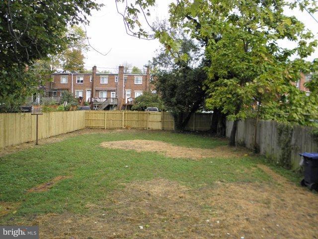 304 East Glebe Road Alexandria, VA 22305 - Photo 15 of 21 Exterior (Rear)