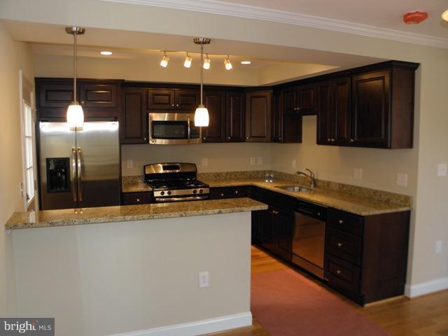 304 East Glebe Road Alexandria, VA 22305 - Photo 3 of 21 Kitchen