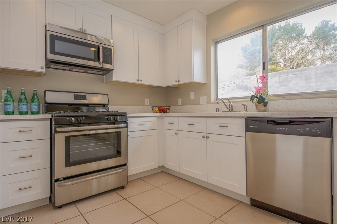 2349 Viewcrest Road Henderson, NV 89014 - Photo 5 of 18 Gallery Image 5