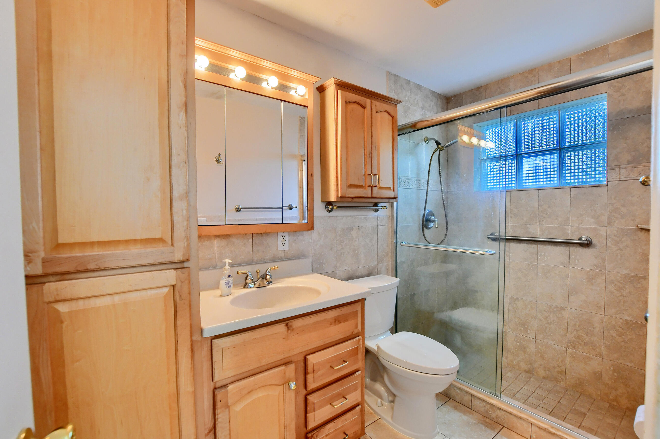 194 Akron Road Lake Worth, FL 33467 - Photo 18 of 40 Bathroom