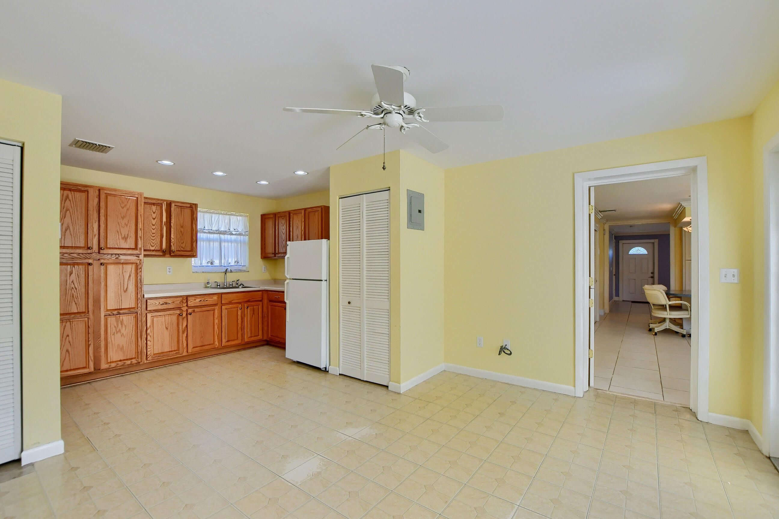 194 Akron Road Lake Worth, FL 33467 - Photo 24 of 40 Guest House Kitchen