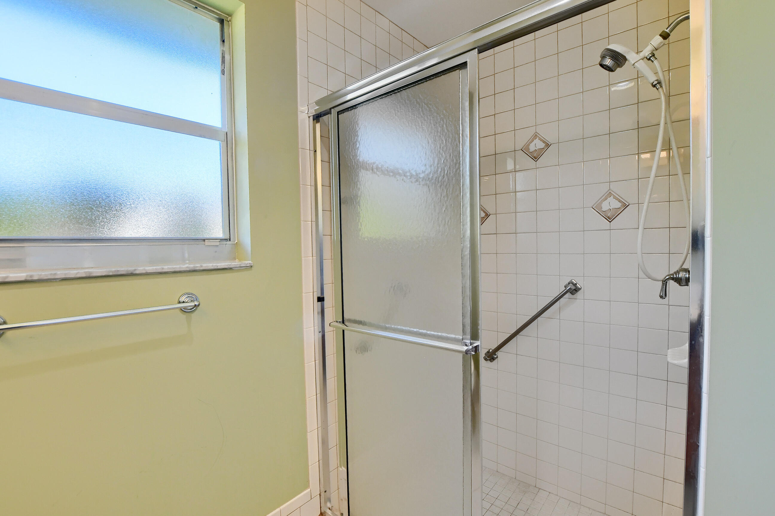 194 Akron Road Lake Worth, FL 33467 - Photo 31 of 40 Bathroom