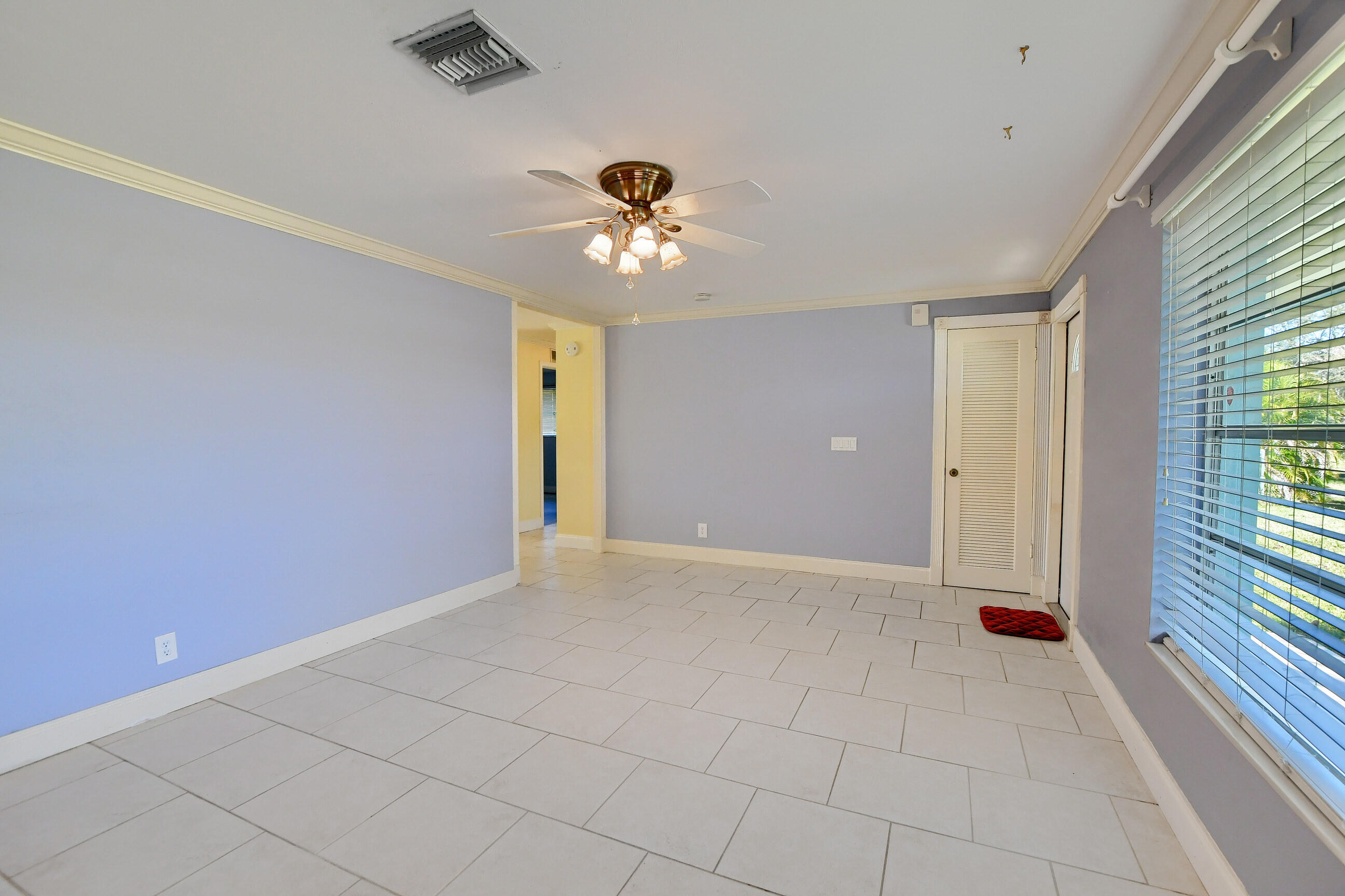 194 Akron Road Lake Worth, FL 33467 - Photo 5 of 40 Living Room