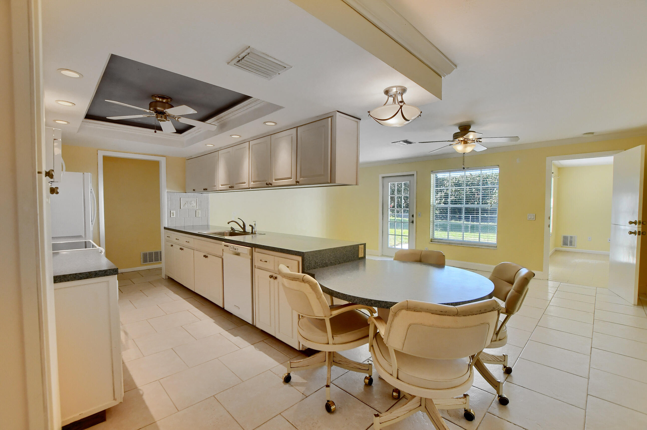 194 Akron Road Lake Worth, FL 33467 - Photo 7 of 40 Kitchen