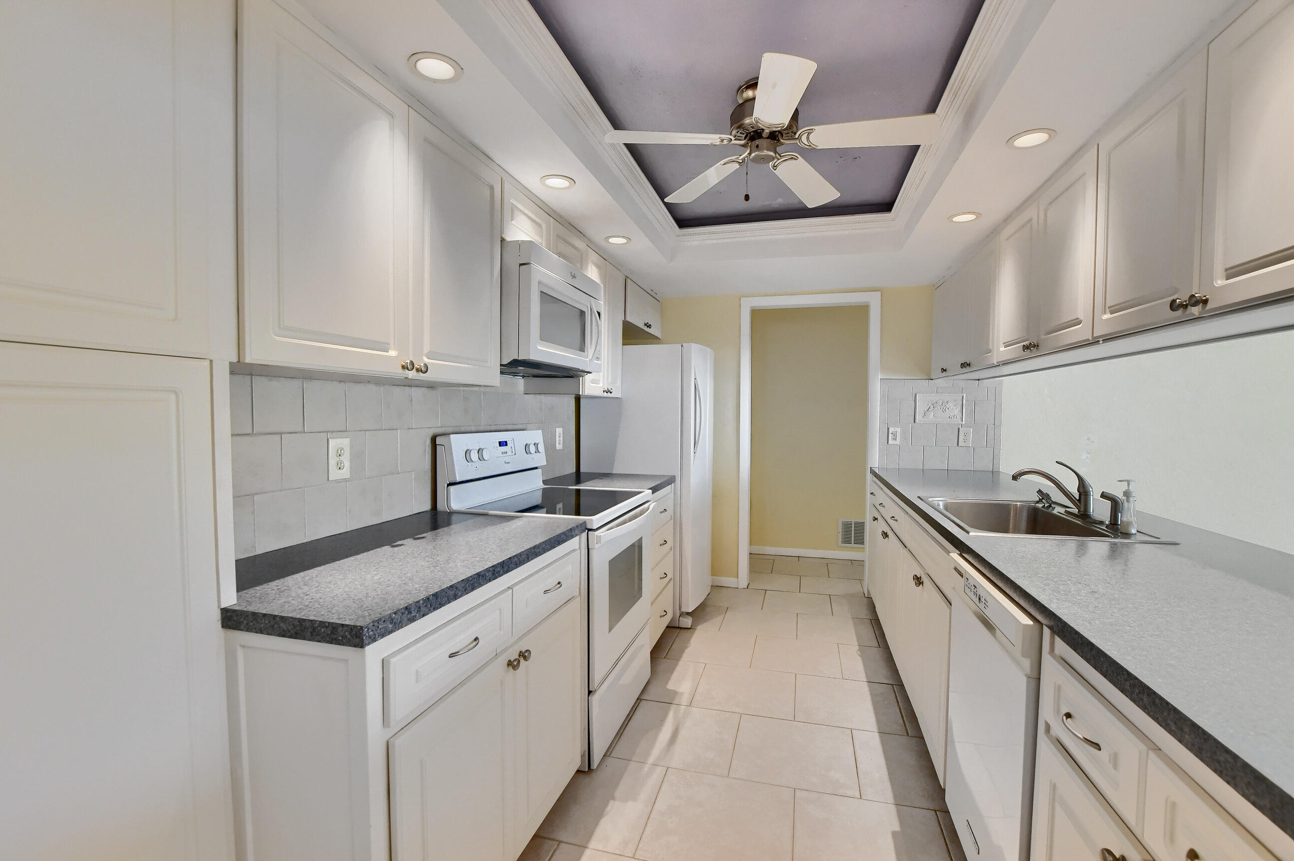 194 Akron Road Lake Worth, FL 33467 - Photo 9 of 40 Kitchen