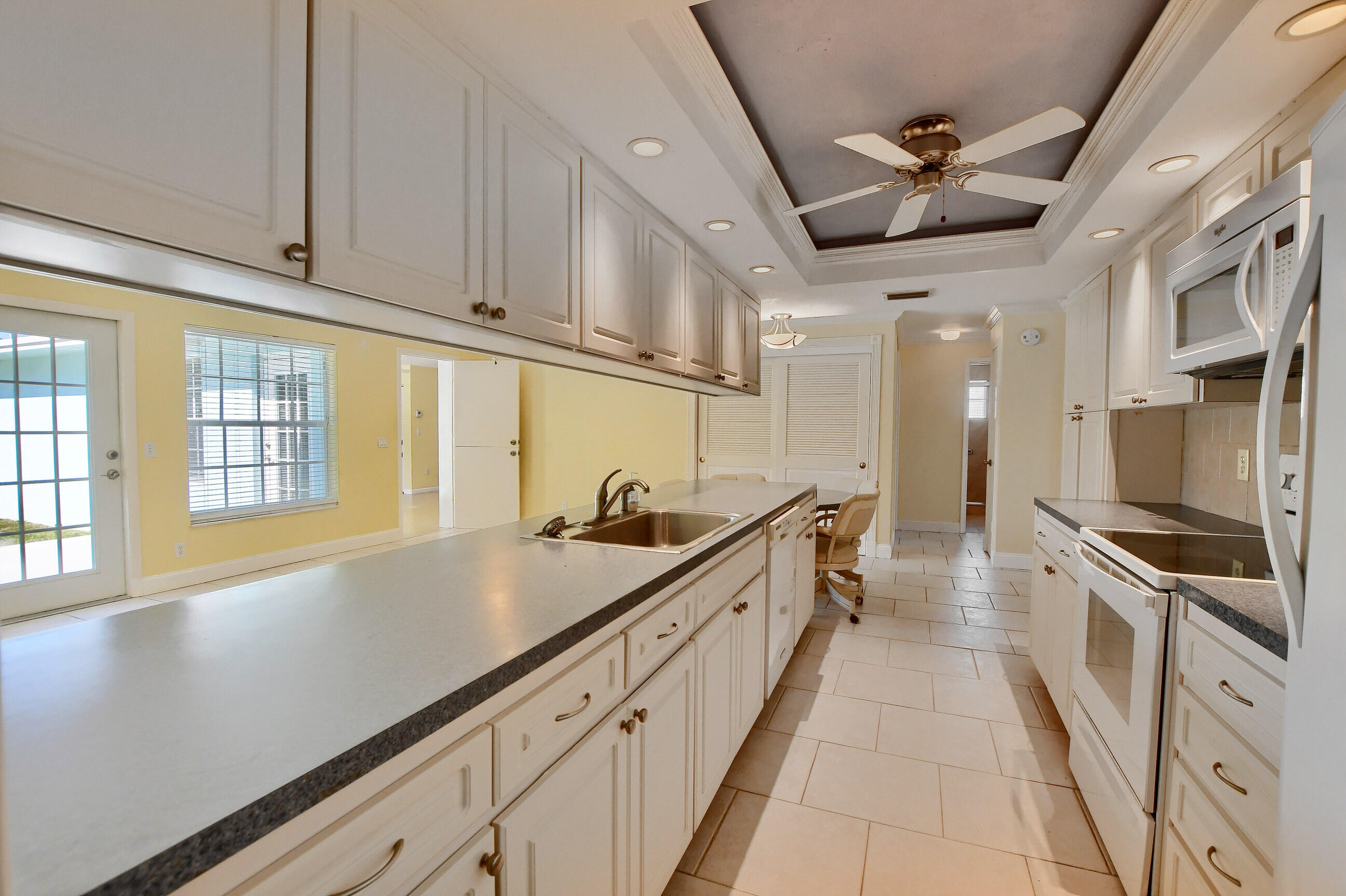 194 Akron Road Lake Worth, FL 33467 - Photo 10 of 40 Kitchen