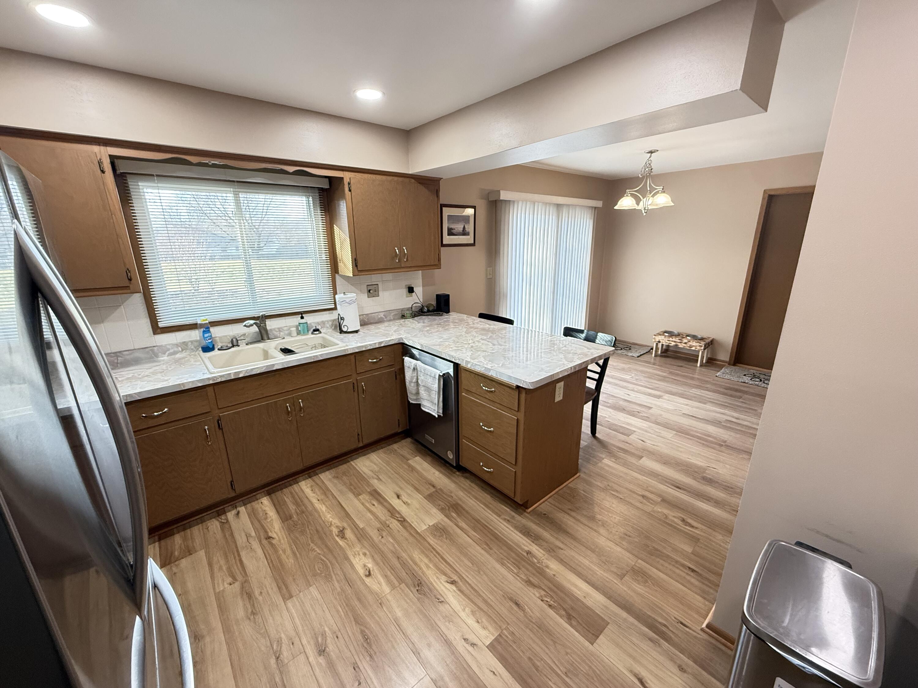 565 Amy Belle Road Richfield, WI 53017 - Photo 6 of 22 Kitchen