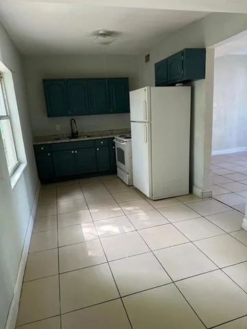 $1,975 | 525 Sunset Drive, Orlando, FL 32805