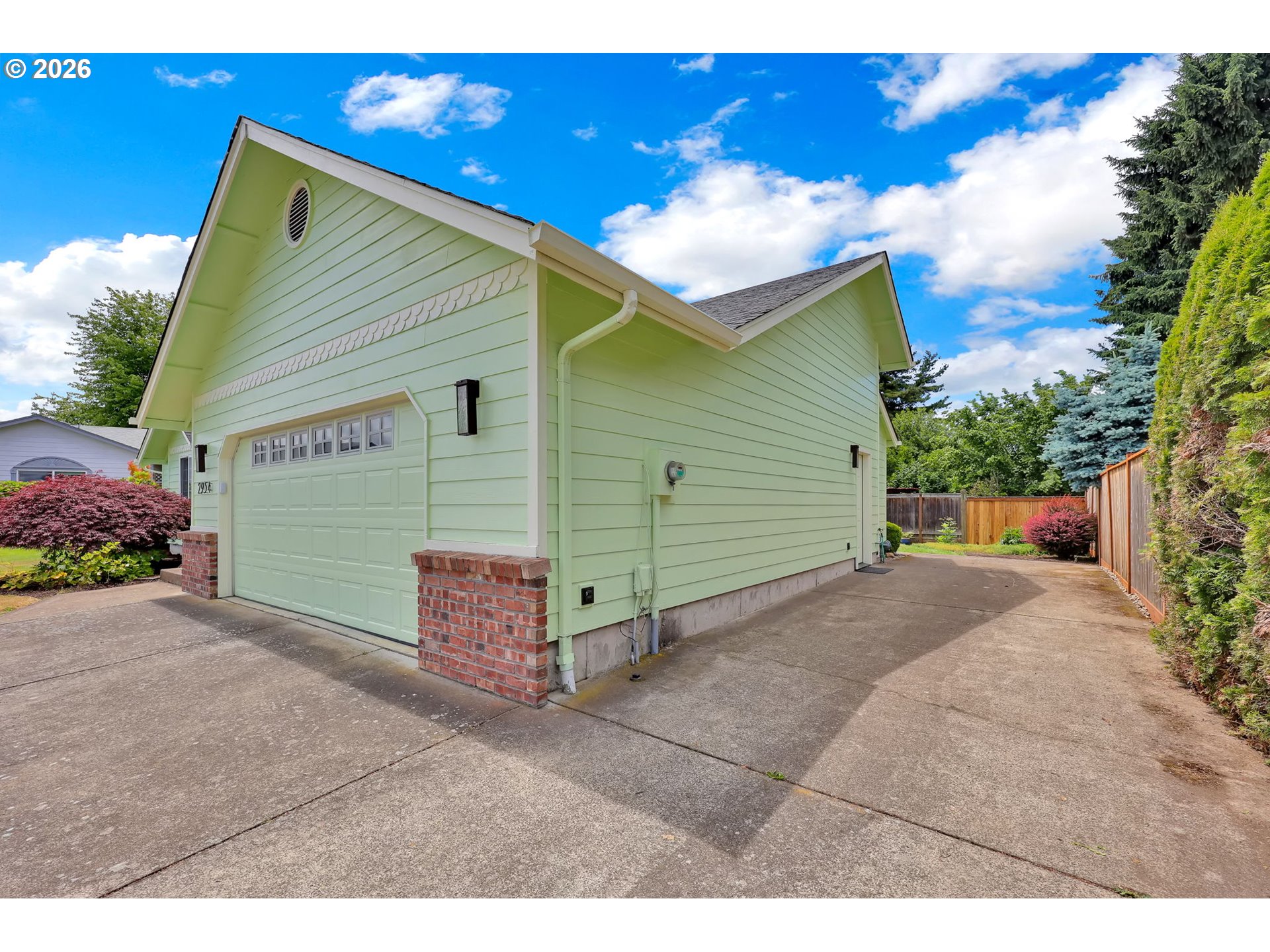 2954 Brett Loop Eugene, OR 97404 - Photo 4 of 46