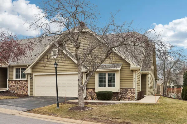 $429,900 | 319 Endfield Circle, Waukesha, WI 53186