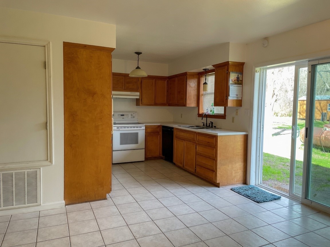 401 Anderson Road Cuero, TX 77954 - Photo 8 of 23