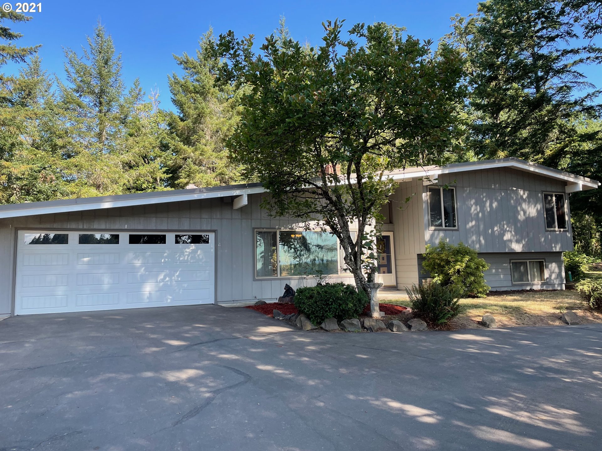 1555 Perrydale Road Dallas, OR 97338 - Photo 1 of 14