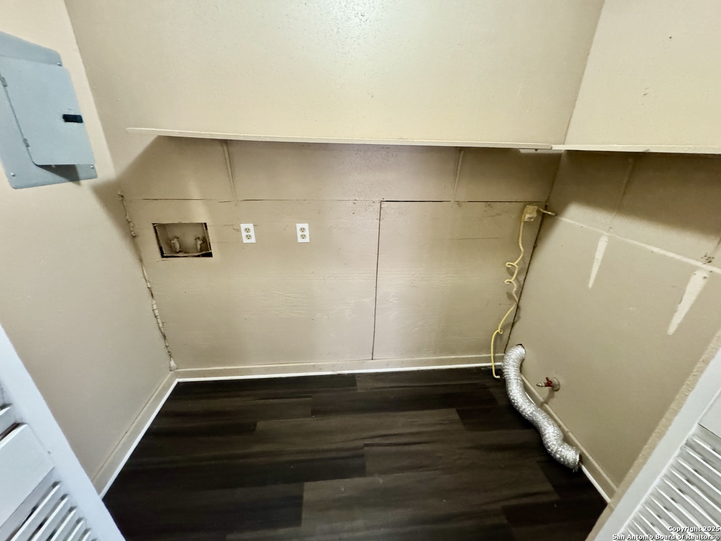 146 Stapleton Street San Antonio, TX 78227 - Photo 12 of 28 a view of wooden floor