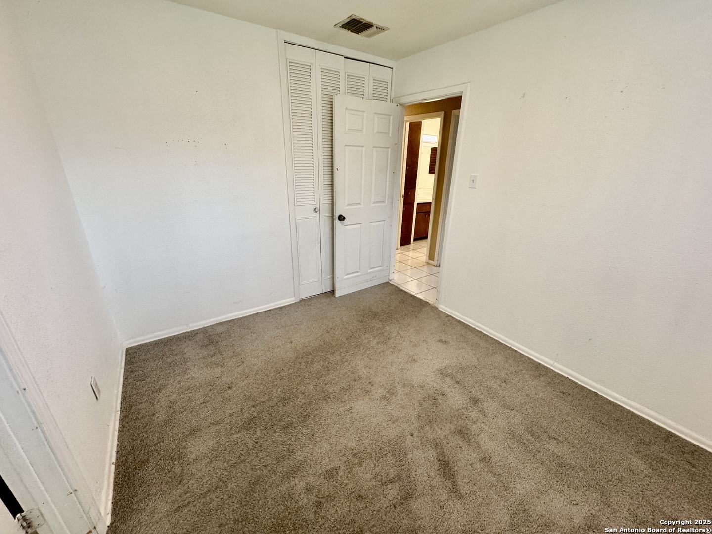 146 Stapleton Street San Antonio, TX 78227 - Photo 20 of 28 an empty room with windows