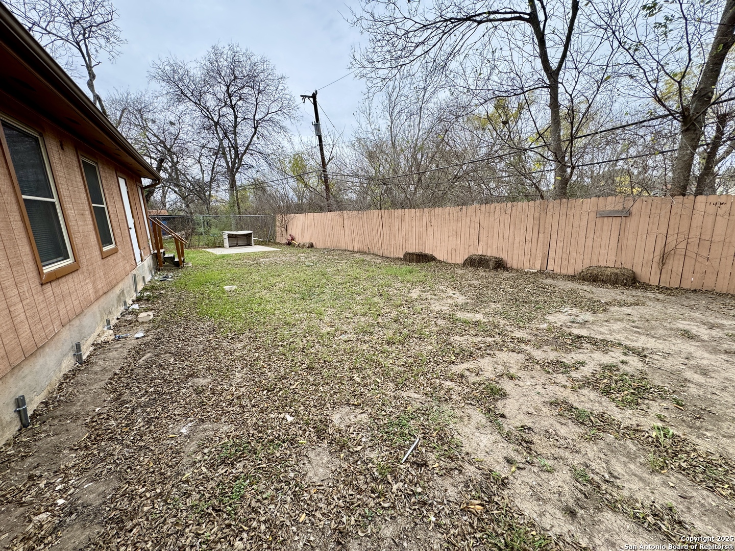 146 Stapleton Street San Antonio, TX 78227 - Photo 26 of 28 a backyard of a house with lots of green space