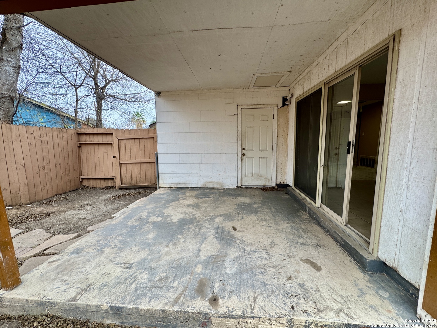 146 Stapleton Street San Antonio, TX 78227 - Photo 27 of 28 a view of a garage