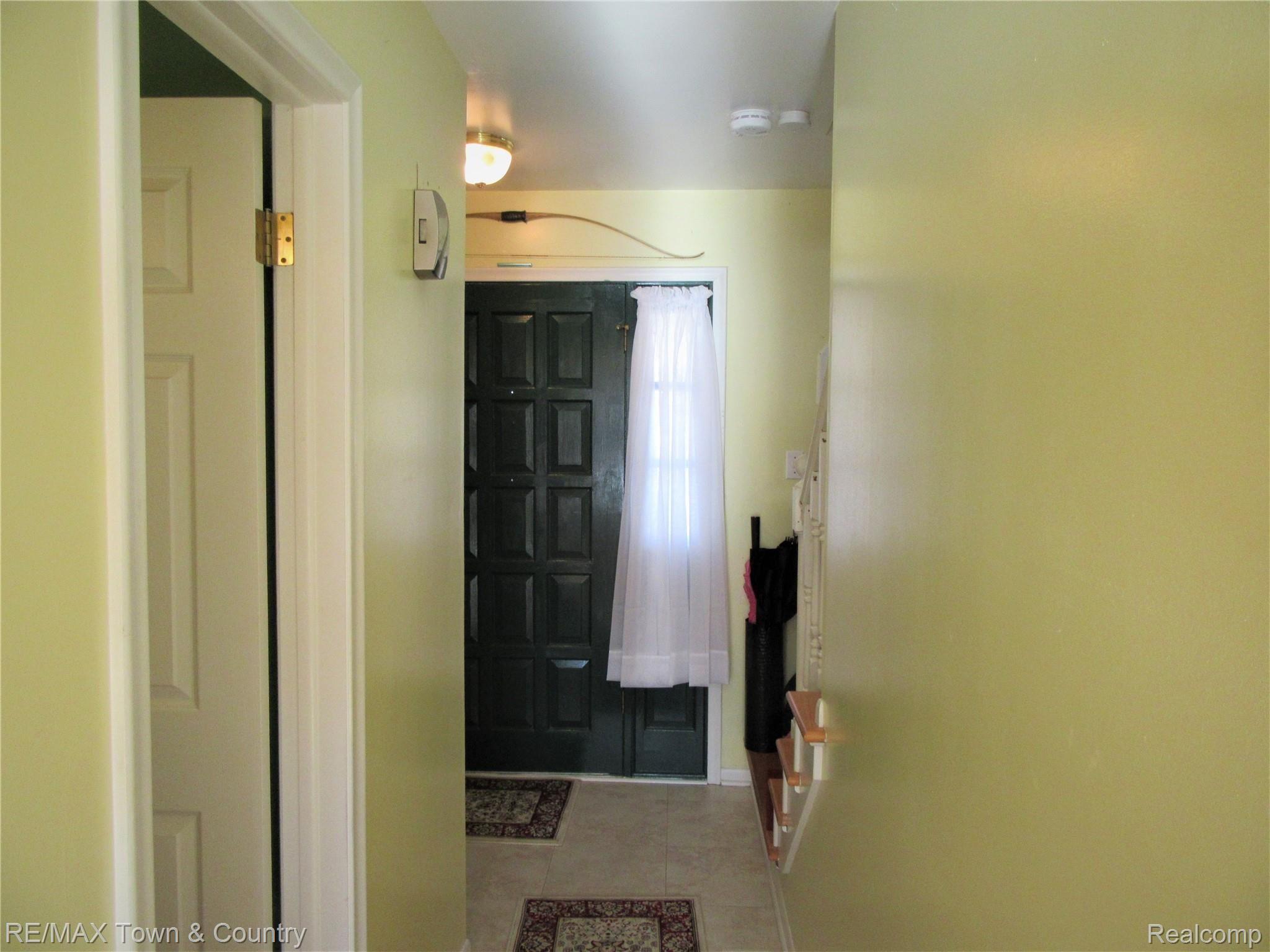 5414 Copley Square Road Grand Blanc, MI 48439 - Photo 20 of 24 copley foyer 2.jpg