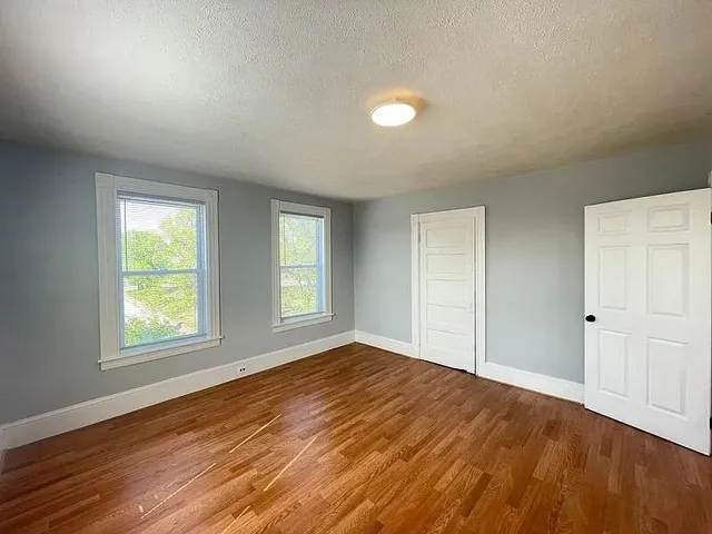 $2,000 | 231 Laurel Street, Unit 3, Manchester, NH 03103