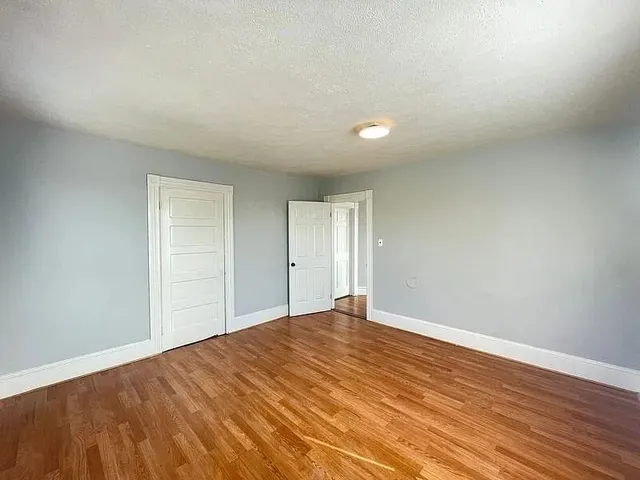 $2,000 | 231 Laurel Street, Unit 3, Manchester, NH 03103