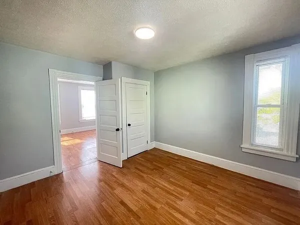 $2,000 | 231 Laurel Street, Unit 3, Manchester, NH 03103