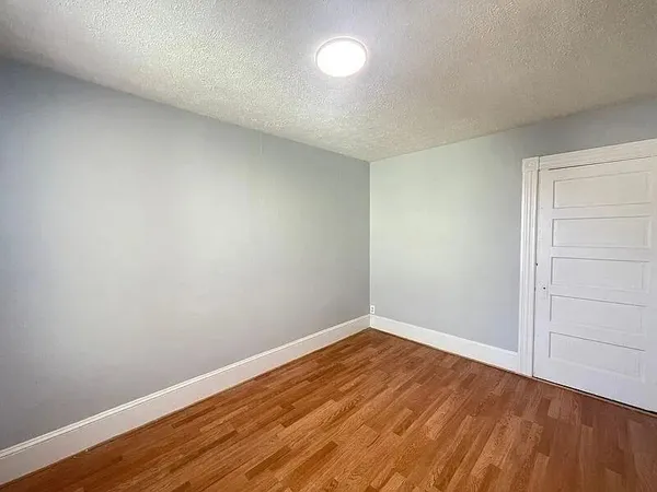 $2,000 | 231 Laurel Street, Unit 3, Manchester, NH 03103