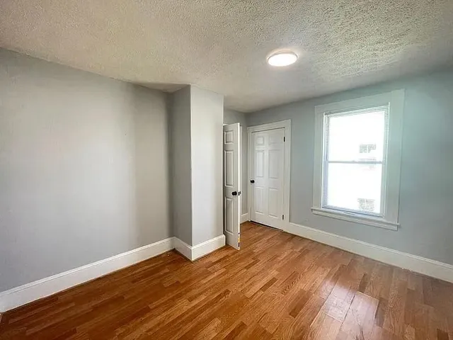 $2,000 | 231 Laurel Street, Unit 3, Manchester, NH 03103