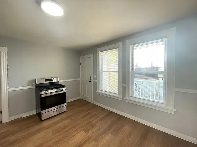 $2,000 | 231 Laurel Street, Unit 3, Manchester, NH 03103