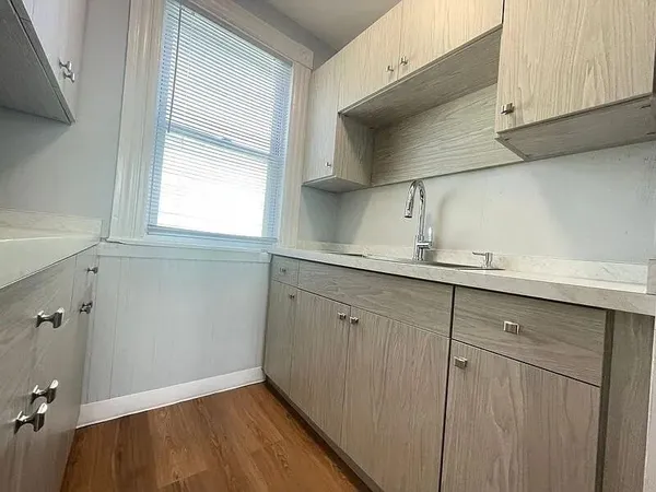 $2,000 | 231 Laurel Street, Unit 3, Manchester, NH 03103