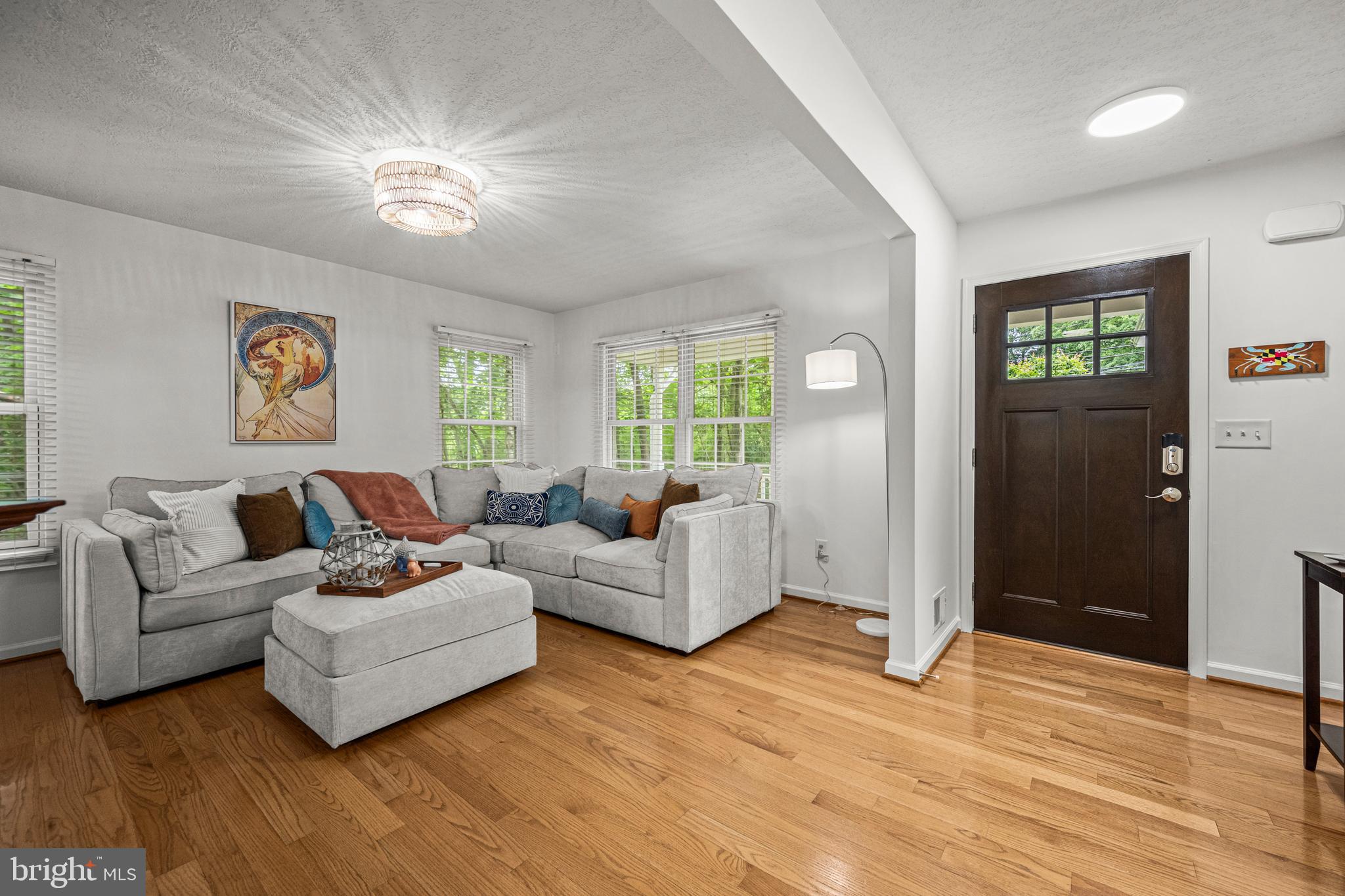 409 Magothy Bridge Road Pasadena, MD 21122 - Photo 5 of 57 Living Room