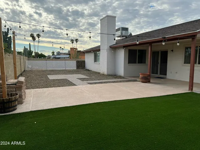 a view of a house with a backyard