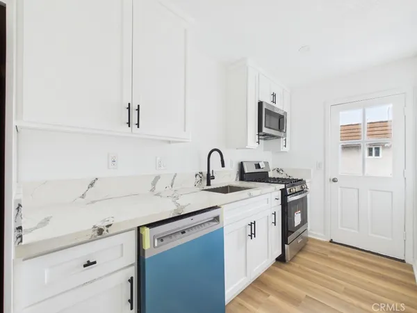 $2,500 | 16951 Hoskins Lane, Unit 5, Huntington Beach, CA 92649