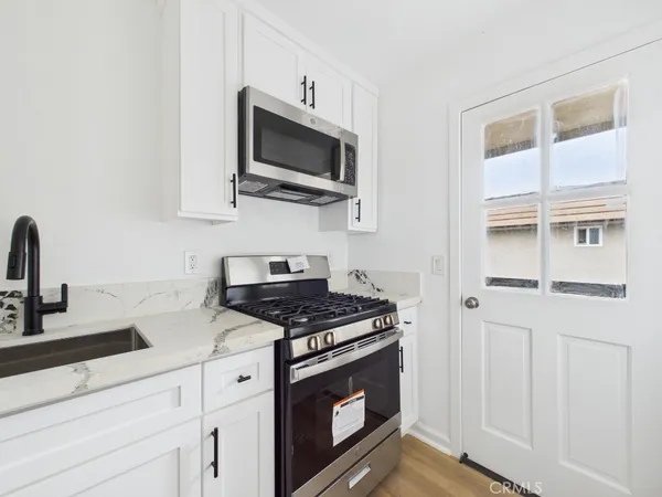$2,500 | 16951 Hoskins Lane, Unit 5, Huntington Beach, CA 92649