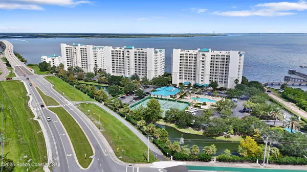 a view of a multi story building