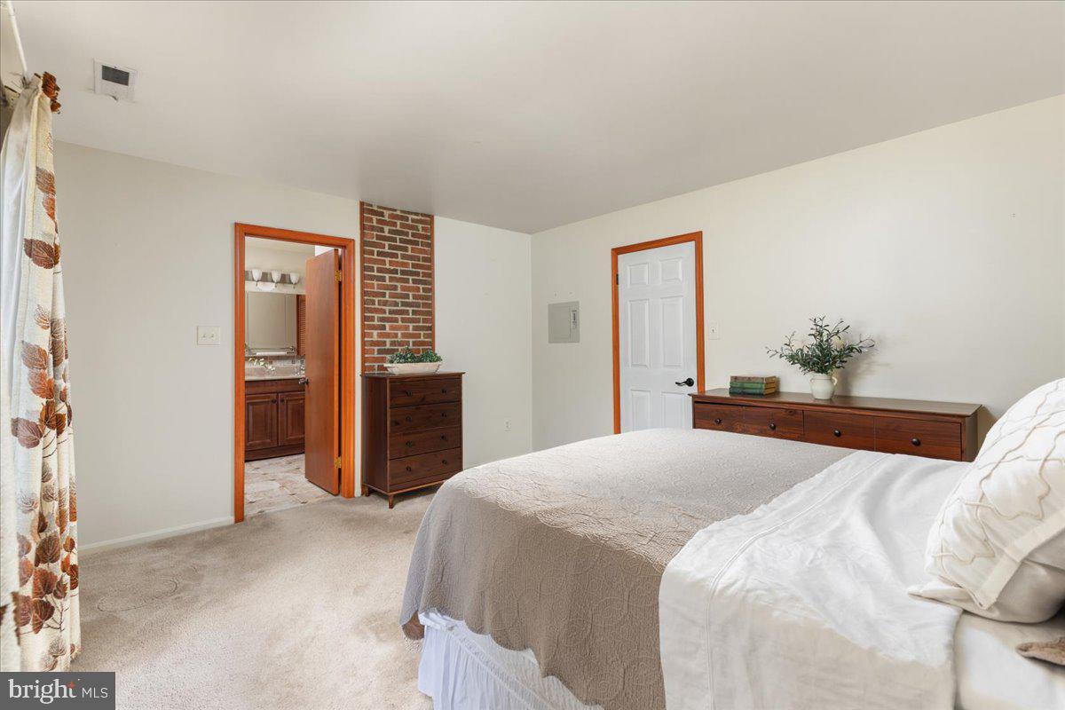 21817 Watson Road Leesburg, VA 20175 - Photo 17 of 52 Gallery Image 17