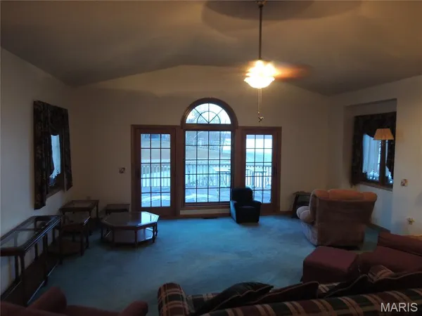 $989,800 | 6 Willow Cir Drive, Greenville, IL 62246