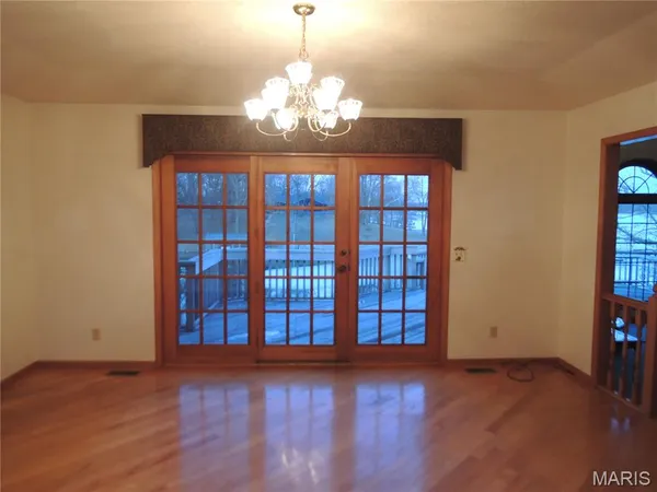 $989,800 | 6 Willow Cir Drive, Greenville, IL 62246